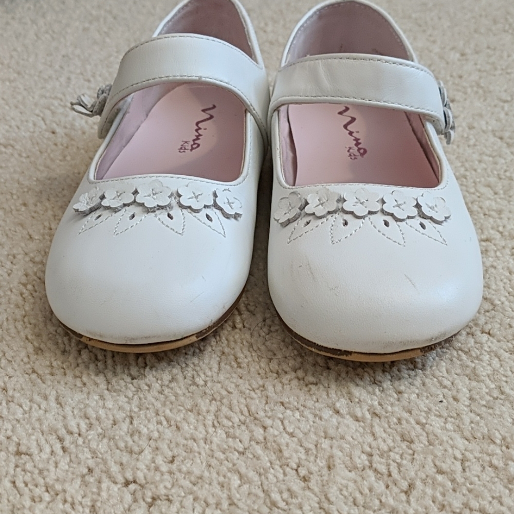 Toddler Girl White Dress Shoes. Size 11. - Picture 3 of 4